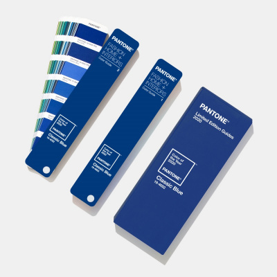 Цветовой справочник Pantone FHI Color Guide Limited Edition 2020 Classic Blue